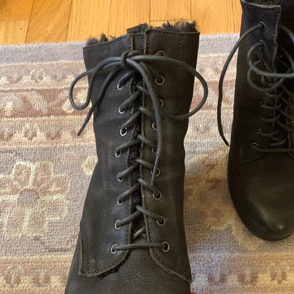 Boutique 9. Leather Lace Up Ankle Booties with Faux Fur lining size 9 - Picture 7 of 15